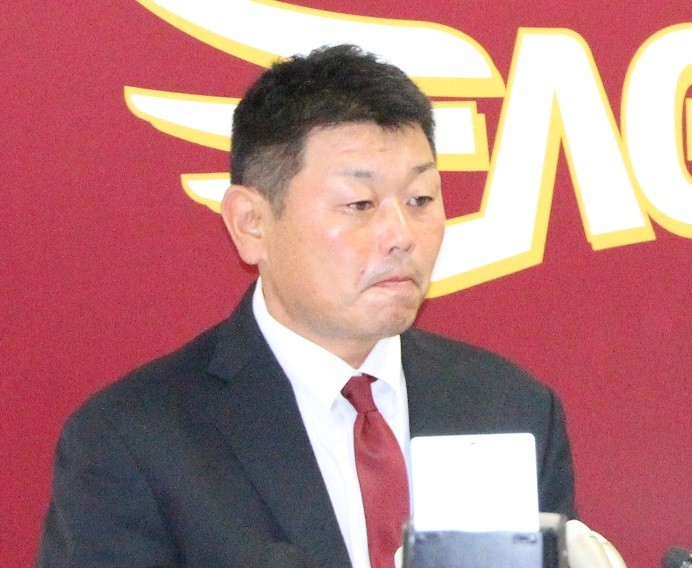 楽天の大久保監督、不運の交代へ　「1年契約」でチーム作りは無理だった
