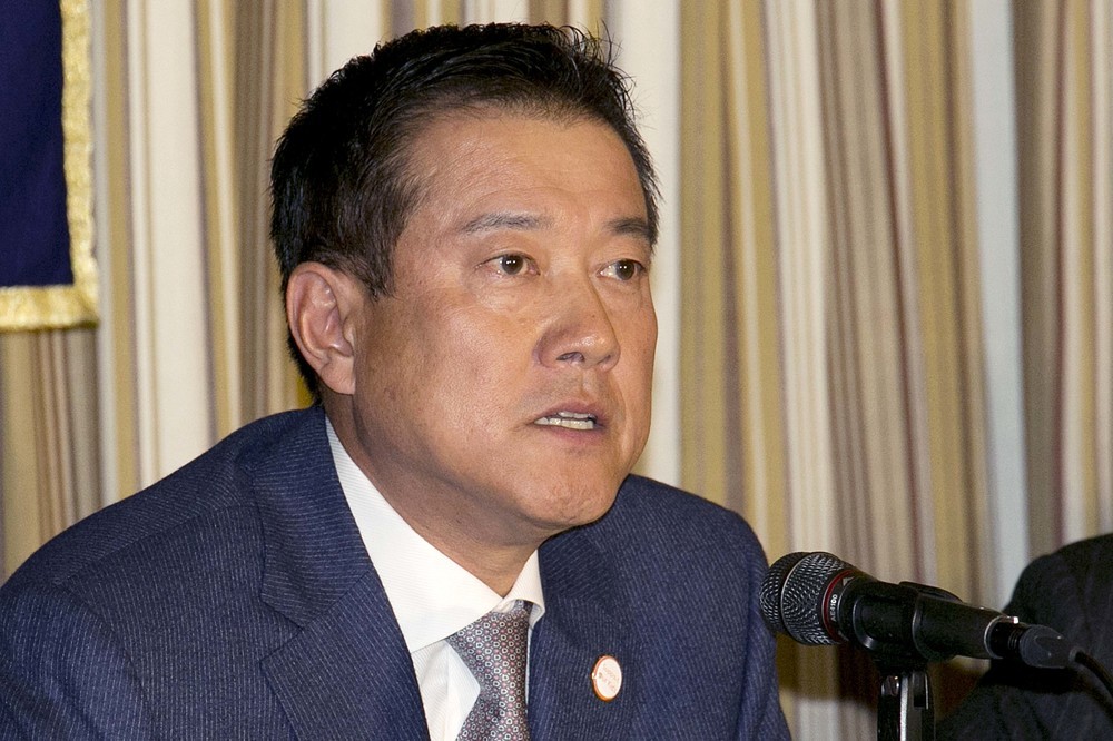 なんでわざわざヤクルト胴上げの日？！　巨人、阪神「監督去就」発表の節操のなさ