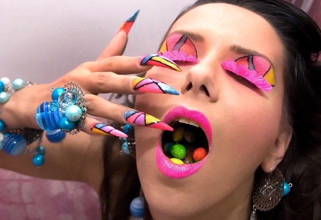 レディー・ガガはベッドの中でもフルメーク　でも化粧は落として寝ないと大ダメージ