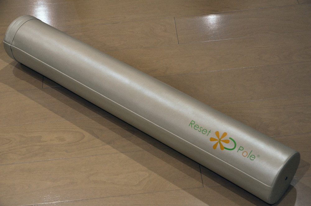 ストレッチポール　背中の下に敷く軟らかな「丸太」で体のゆがみ解消