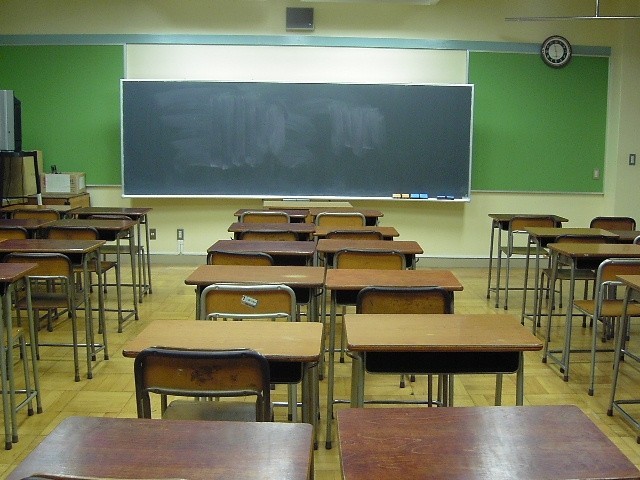 教職員削減で財務省vs文科省が大バトル　子ども減れば先生少なくていいの？