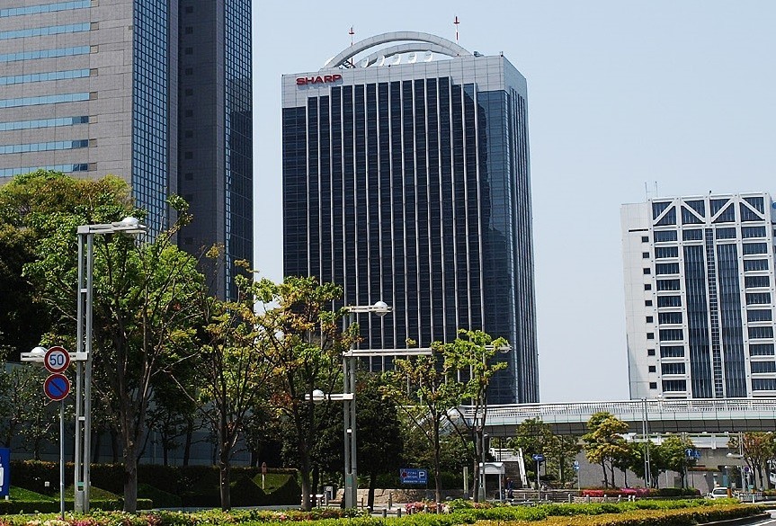 給与カットや早期退職も含め経営再建中のシャープ