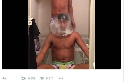 コンドームに水を詰め、頭上から落とす　「コンドームチャレンジ」、日本人投稿動画も