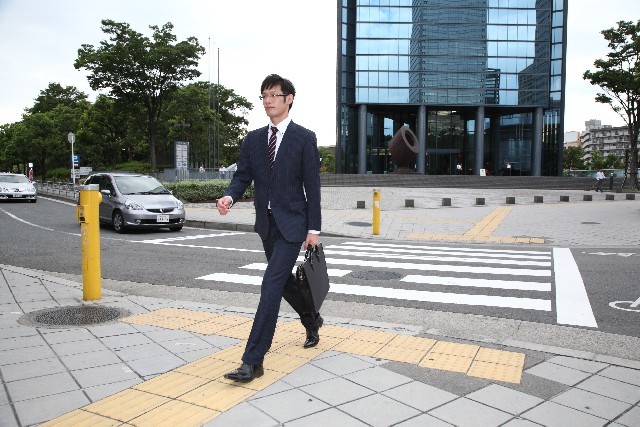 仕事中は意外に体を動かしている　「細切れ運動」でメタボと決別だ