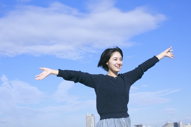 天気が良くなると気分爽快になるのも「気象病」？