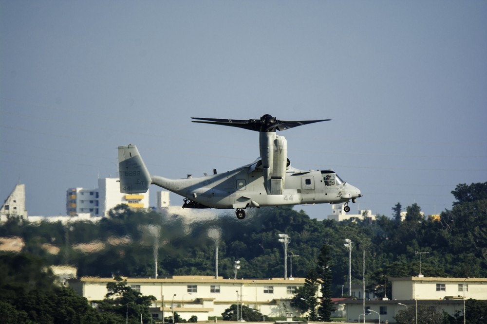 沖縄米軍機に「レーザー光」照射男は芸能プロ社長　タレント「インリン」発掘、「旧ソ連」賛美者だった