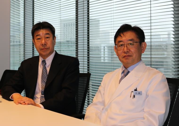 メンズヘルスクリニック東京の小林一広院長（右）、聖マリアンナ医科大学の井上肇特任教授（左）
