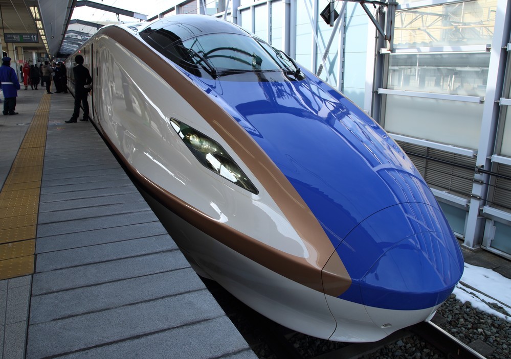 北陸新幹線絶好調でJR「西」社員は「一時金」5万円　ネットでは「料金に反映してほしい」の声