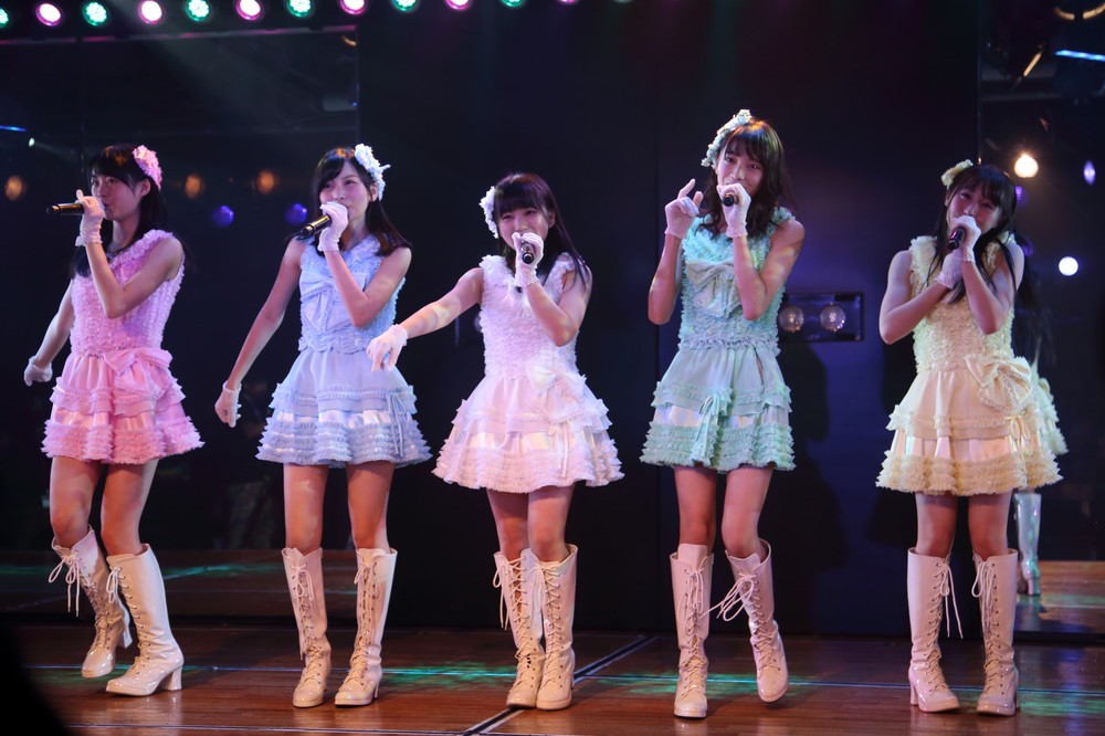ユニット曲「7時12分の初恋」では矢吹さんがセンターに。指原さんは「かわいい！」と涙を流していた