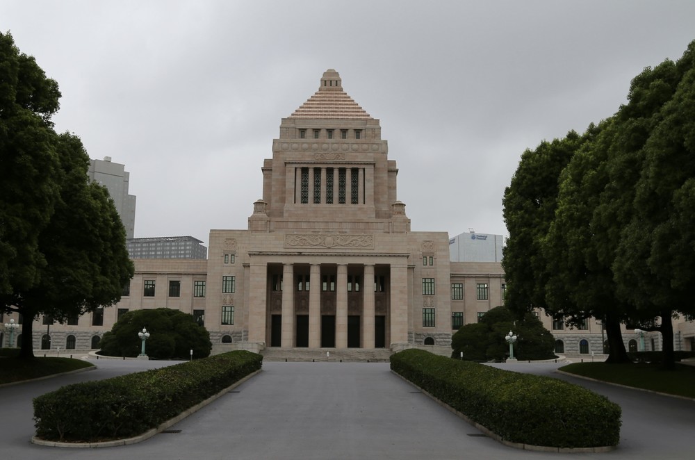 「選挙の年に増税なし」　法人税前倒しで20％台に　それでも消えないアベノミクス「失速」懸念