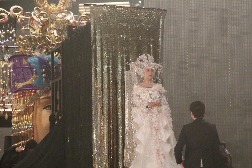 トラブルに困惑した様子の小林幸子さん