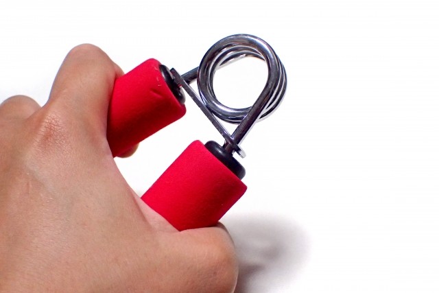 握力が強い人ほど健康長生き　でも「早速鍛えよう」は早計かも