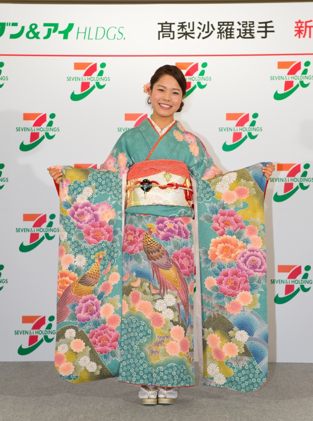 セブン＆アイ・ホールディングス 新CM発表会に出席した高梨選手（写真は、セブン＆アイ・ホールディングス提供）