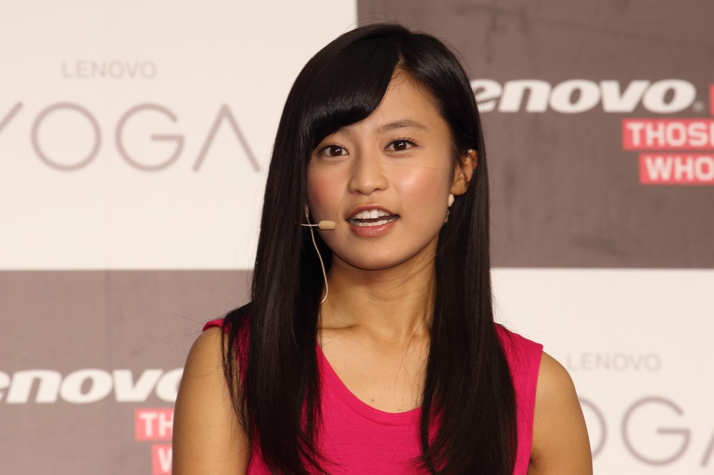 小島瑠璃子、番組出演本数トップでも「貯金ゼロ」　芸能事務所「固定給」の知られざる実態