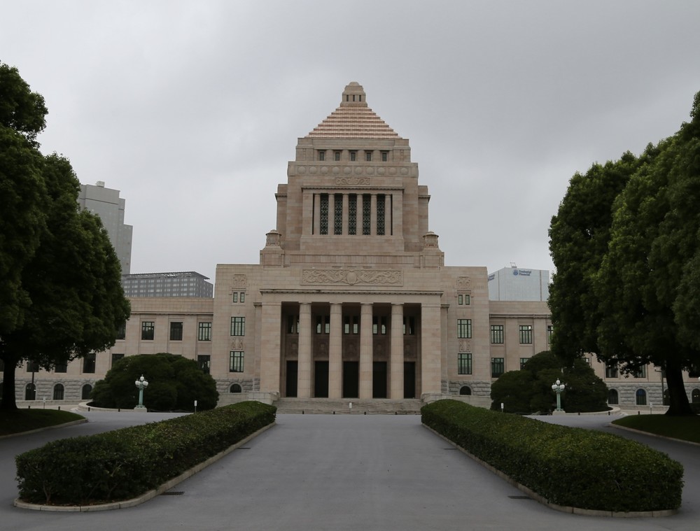 「税収の上振れ」の使い道でずれる官邸と財務省　株価大幅下落で「前提」も揺らいできた