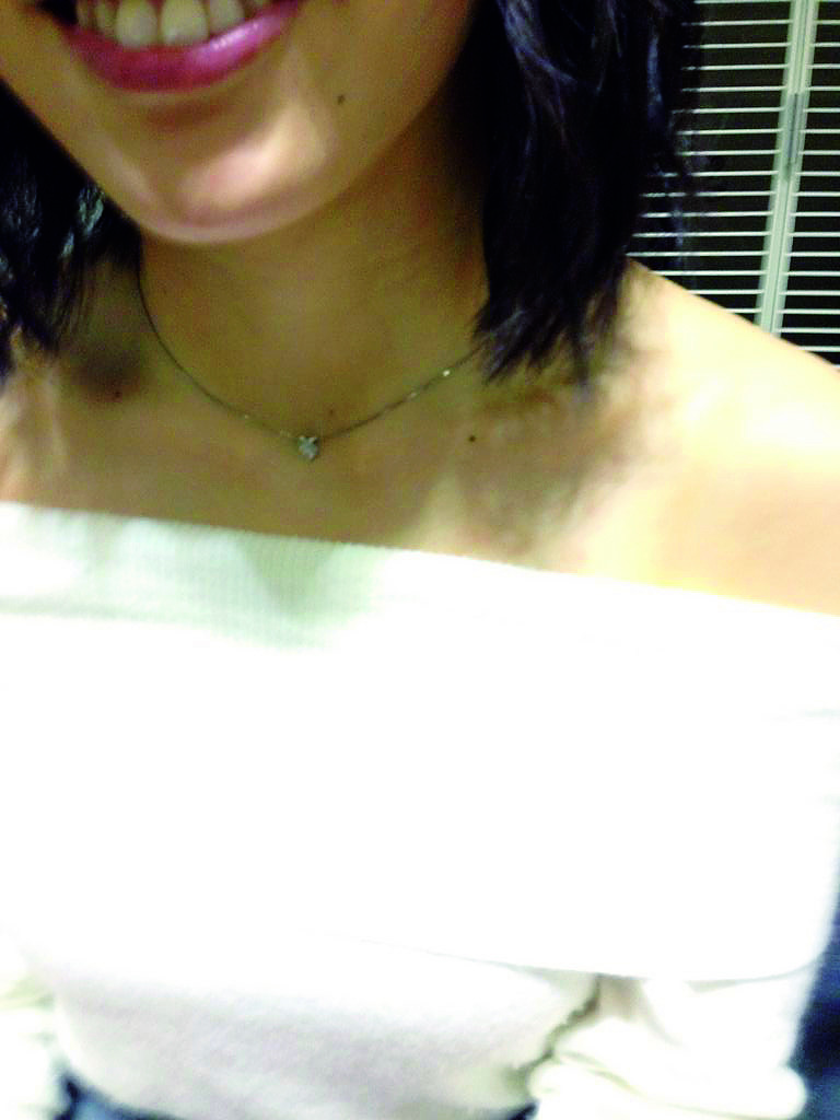 写真集の1ページ目は「あご」だけだ