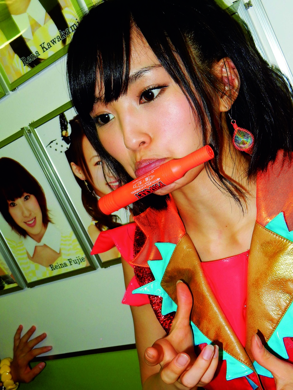 山本さんは「あごでマジックを挟む」写真をお気に入りに選んだ