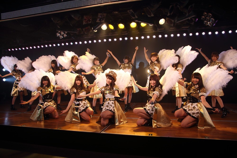 HKT48と兼任する宮脇咲良さんは複数の曲でセンターを務めた