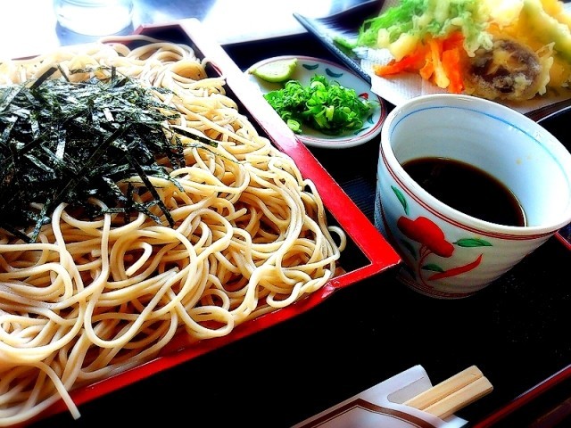 激安そば、実は「茶色いうどん」？　外食店「そば」に明確な定義なかった