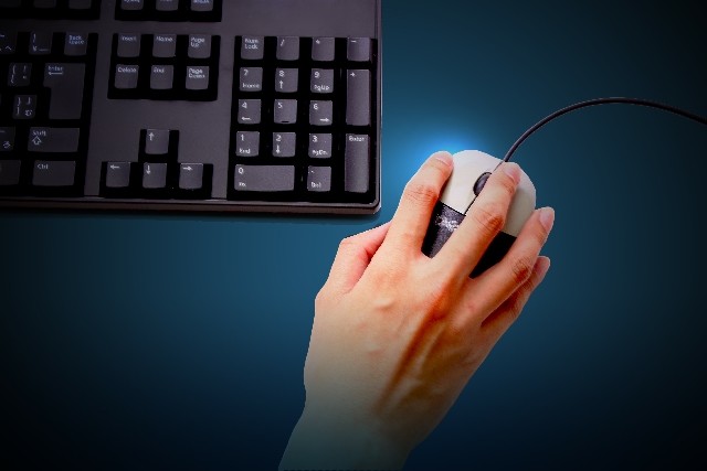 「無線マウス」が乗っ取られ、遠隔操作　大手7社に「マウスジャック」の危険性見つかる