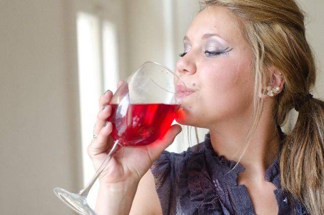 適度のお酒はあなたを魅力的に見せる　印象がグッとアップするのは何杯？