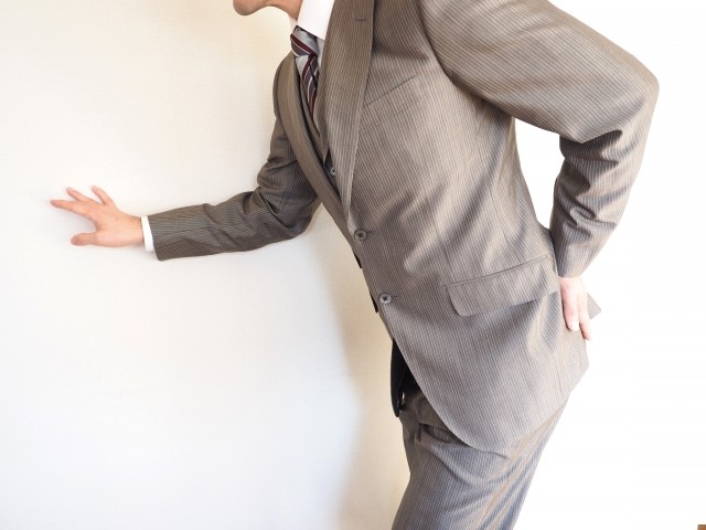 花粉症の皆さん「春腰痛」にご用心　くしゃみした勢いで「アイタタタ」