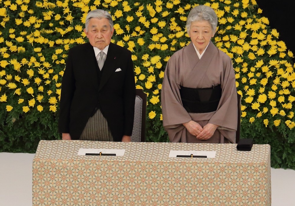 天皇陛下、インフルでも「体調次第でご公務」にネット反響　年間休日は「82日」しかない