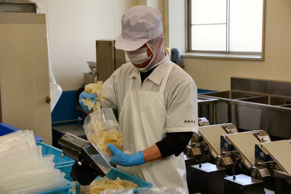 袋詰め作業の様子