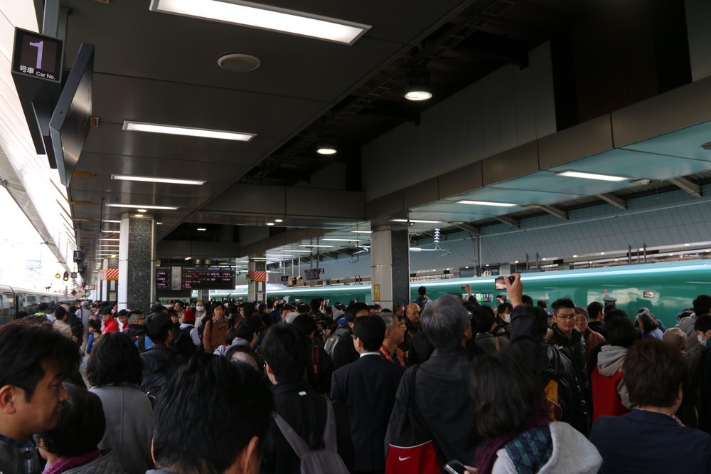 北海道新幹線「一番列車」に乗りたい　指定券握りしめ「あの駅」に向かった