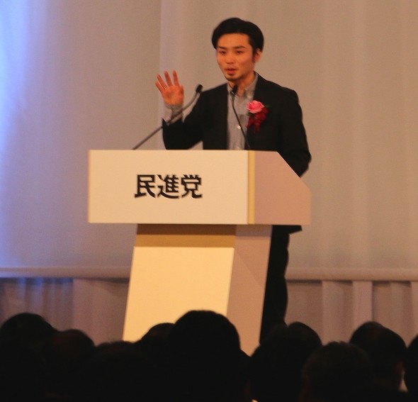 SEALDs奥田氏、民進党結党大会にスニーカーで出席し演説 「僕らはアホじゃない。政治家の嘘は分かる」