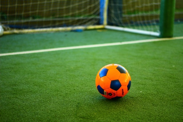 「サッカー人工芝に発がん性物質」　今度は英国専門家が「特定した」と発表