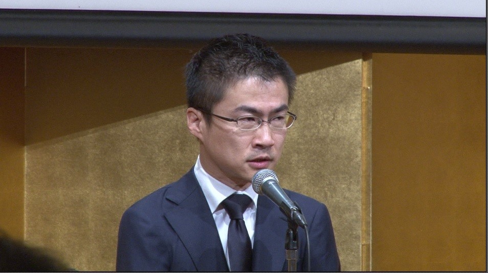 誕生日会中の乙武氏（公式提供映像より）