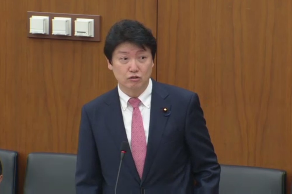 大阪維新の会の足立康史衆院議員は、民進党について「アホ」と繰り返し非難した（衆議院インターネット審議中継より）
