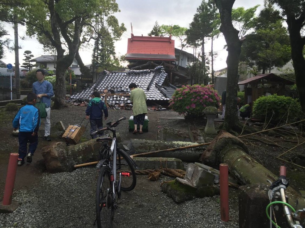 崩壊した菅原神社（森恭三さん提供） 