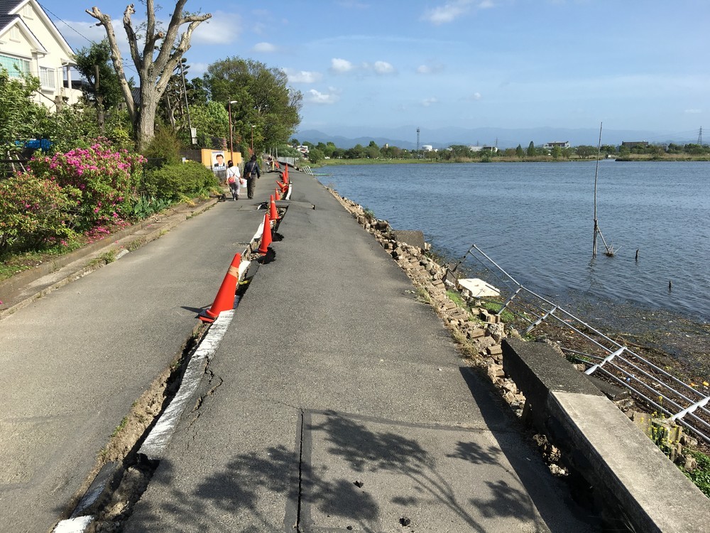 陥没する道路（森恭三さん提供） 