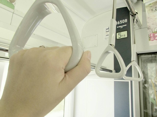 東京メトロもぶったまげた　「電車のつり革を引きちぎった」63歳男を逮捕のニュース