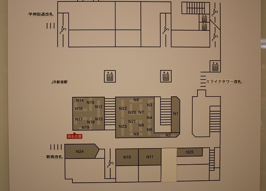 日本語の補足シールが貼られている