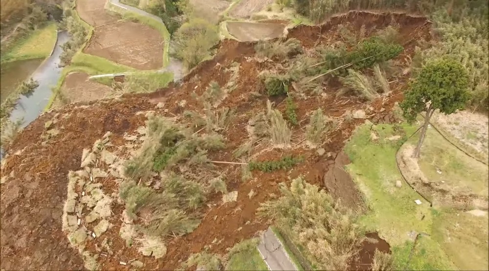 震度7が2回でも「大震災級ではない」　菅長官の認識は当然？おかしい？