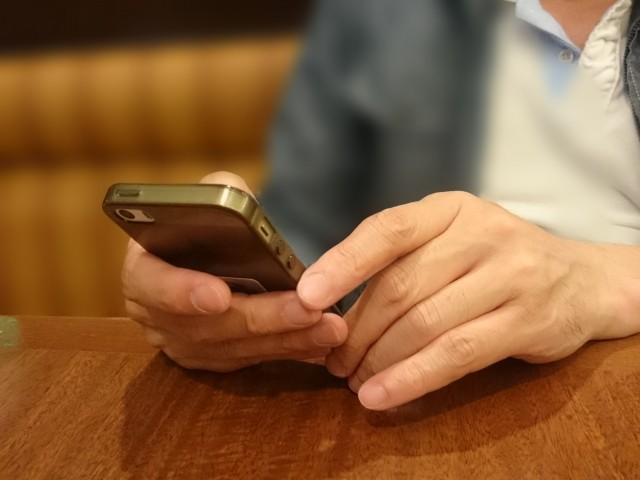 姿勢の悪さは万病のもと（その1）　スマホ使い続けたら首に突然の激痛