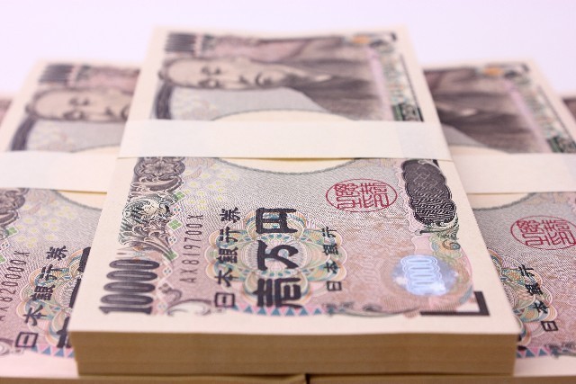日本の損保、生保各社はこぞって外国債券投資を増やす方針（画像はイメージ）