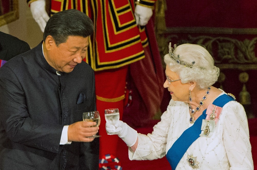 エリザベス女王の「本音」に中国当局が震撼　「（主席一行は）とても失礼」発言をアノ手コノ手で...