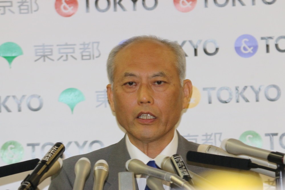 ダンヒルポーチに掛け軸の「額装」も政治活動　舛添都知事が会見で語った優雅な「公費感覚」