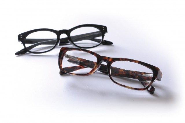 遠近両用メガネは転びやすい　外出時は「普通のメガネ」が絶対安全