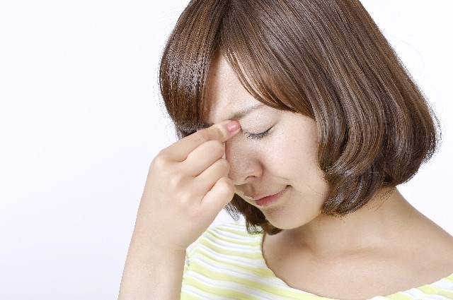 【女の相談室】女性の片頭痛持ちは心臓病になりやすい　痛みの前に「チラチラ光る」人は特に危険