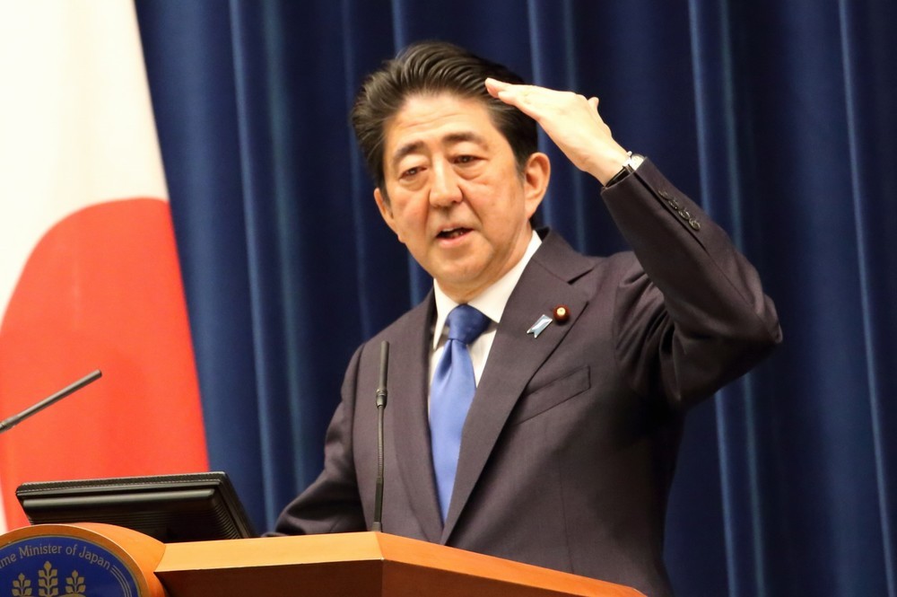 消費税率引き上げの再延期を表明する安倍晋三首相