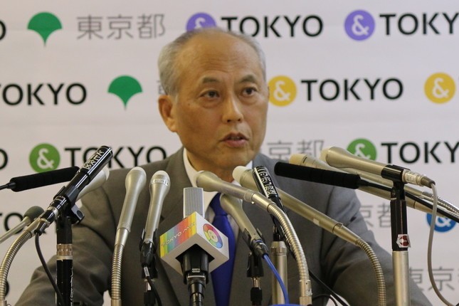 舛添要一知事の「厳しい第三者の目」も有力だ