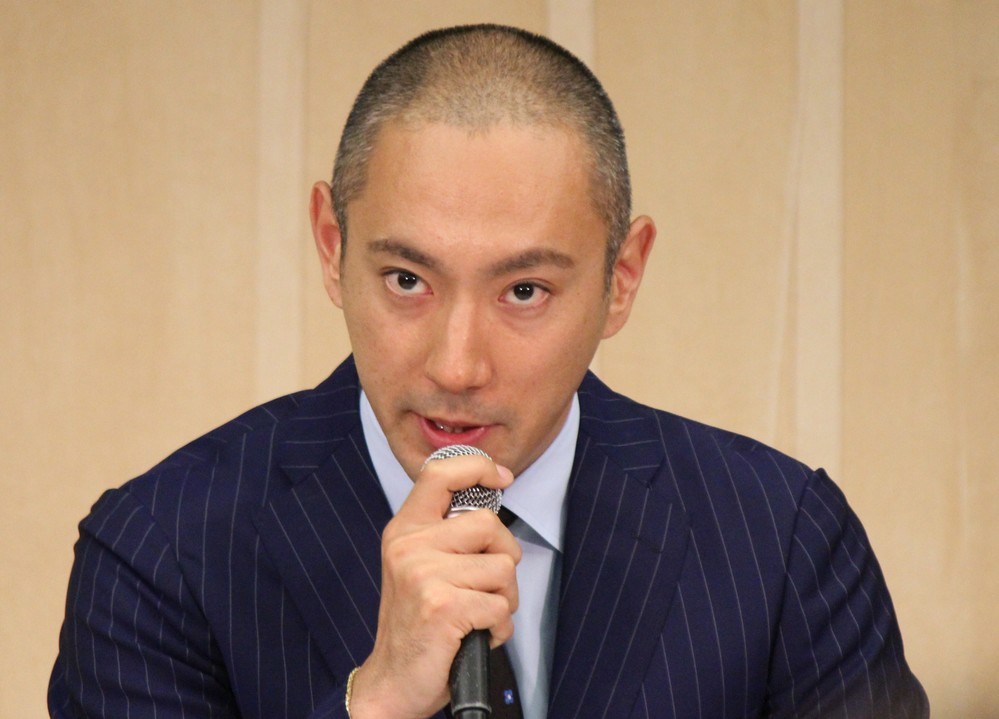 海老蔵、4度目の「取材自粛要請」 「執拗雑誌」不買運動に発展か