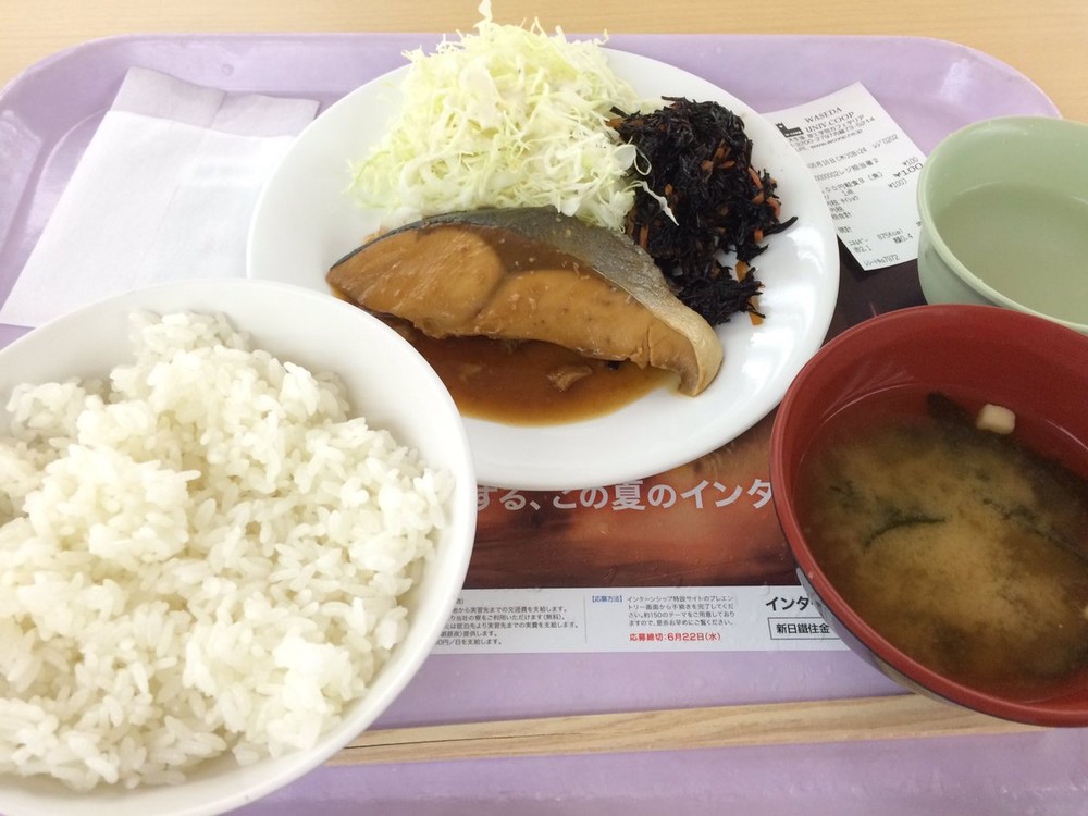 学食メニューで「早慶戦」　画像は早稲田の100円朝食（村長 @sonch0さん提供）