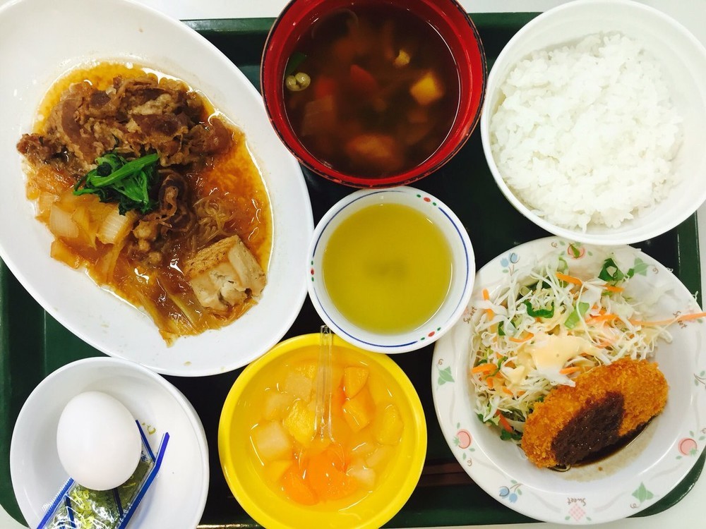 慶應の方が「豪華」との声も出ているが・・・（村長 @sonch0さん提供）