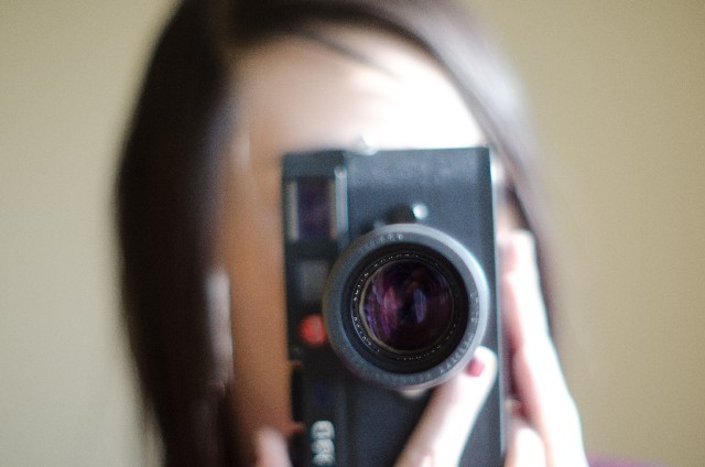 「写ルンです」で撮影しネットに投稿　若者はなぜ、わざわざそんなコトを？